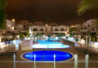 3 bedroom townhouse, Villas del Duque, El Duque, photo 2 of 17