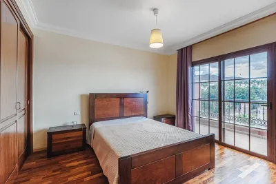 3 bedroom townhouse, Villas del Duque, El Duque, photo 9 of 17